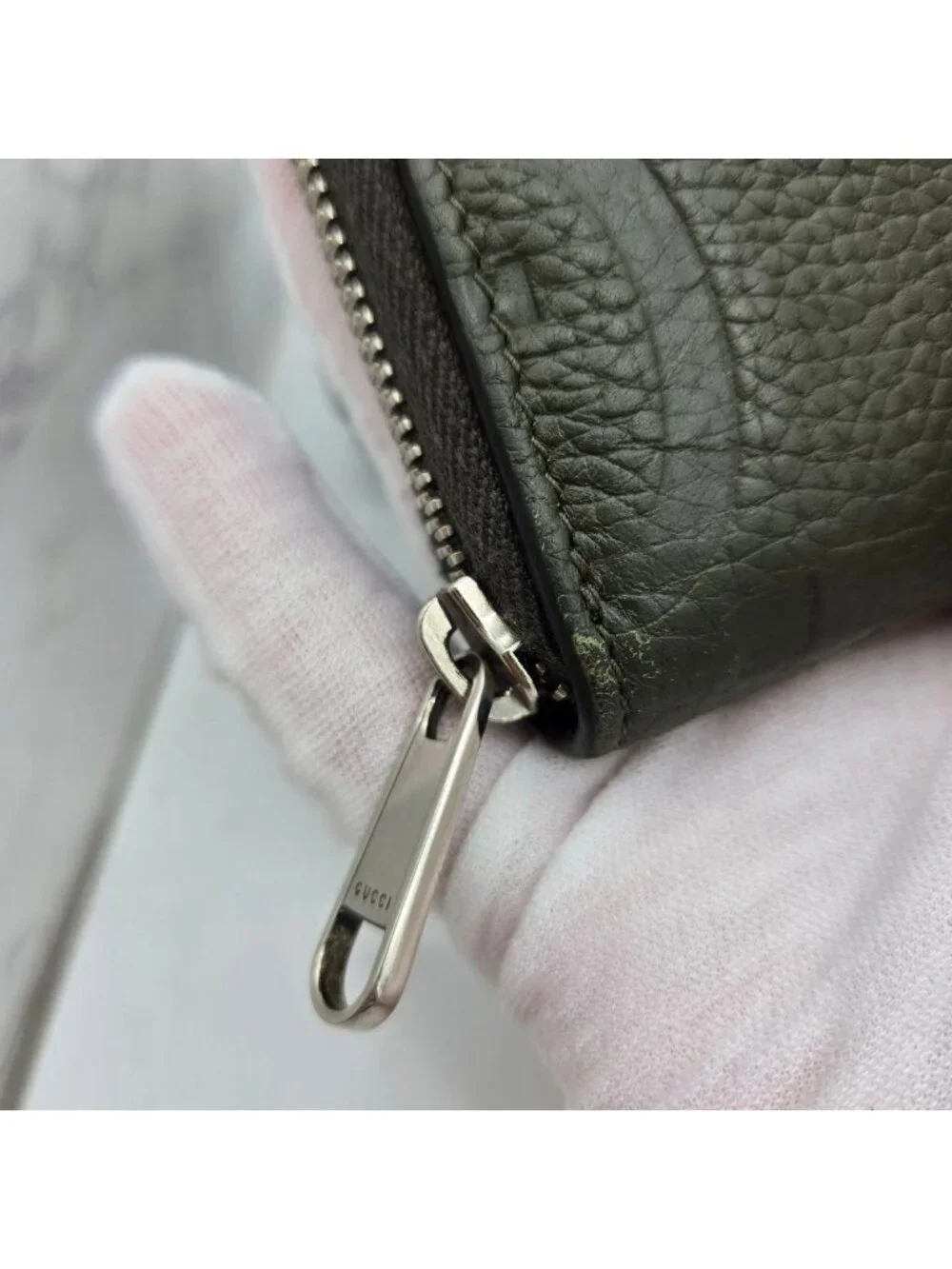 Gucci color khaki